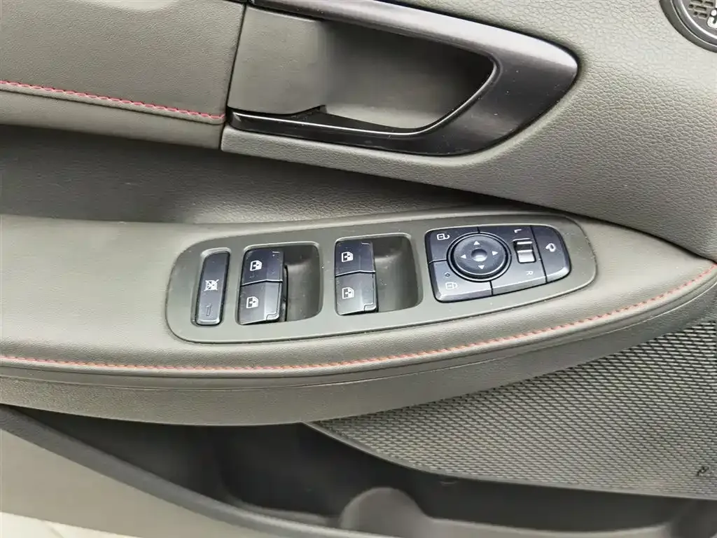 Hyundai Sonata — фото 9
