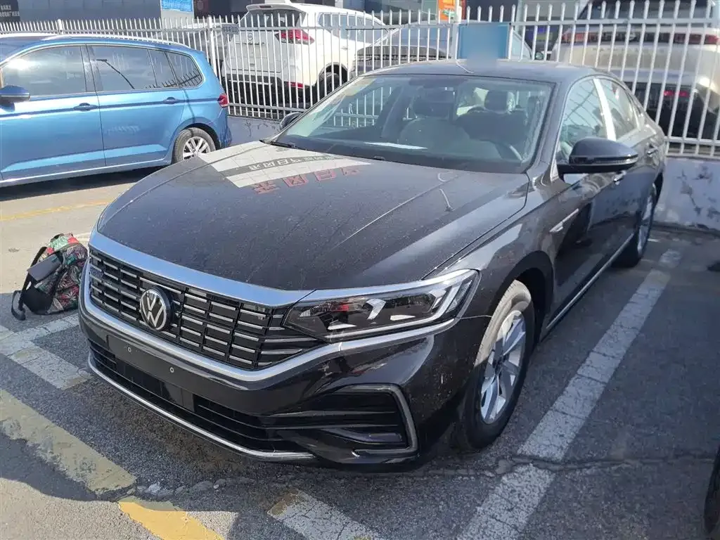 Volkswagen Passat New Energy — фото 1