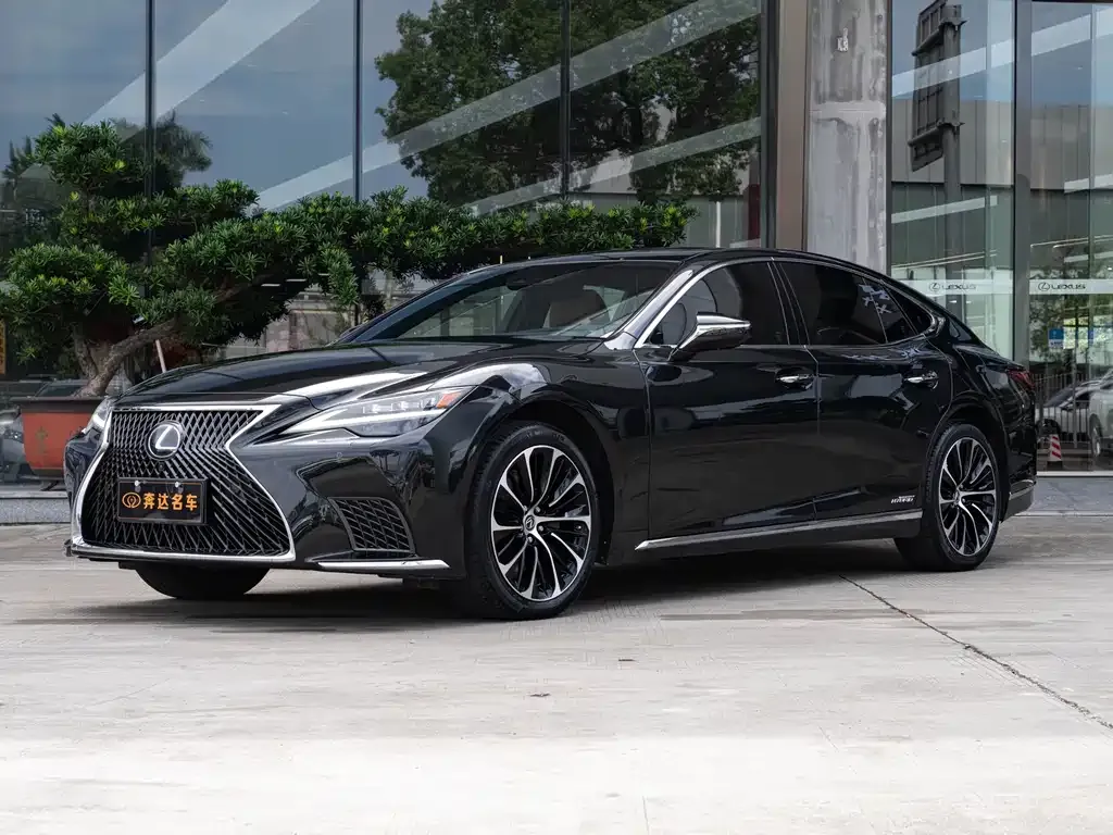Lexus LS — фото 1