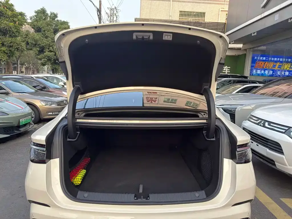 BYD Seal 07 DM-i — фото 10