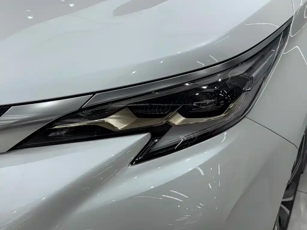 Toyota Granvia — фото 6