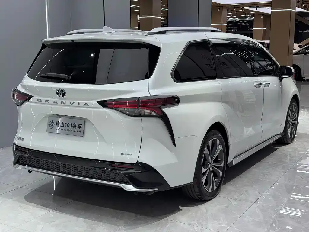 Toyota Granvia — фото 8