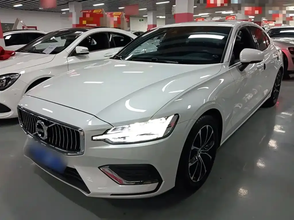 Volvo S60 — фото 1