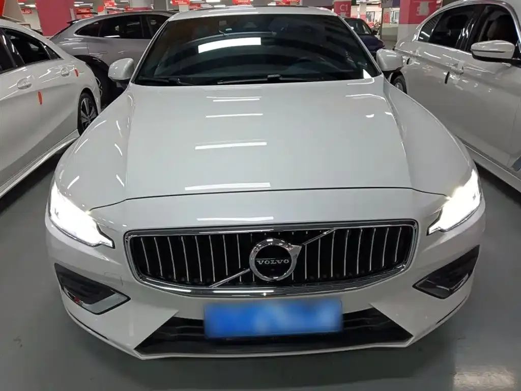 Volvo S60 — фото 10