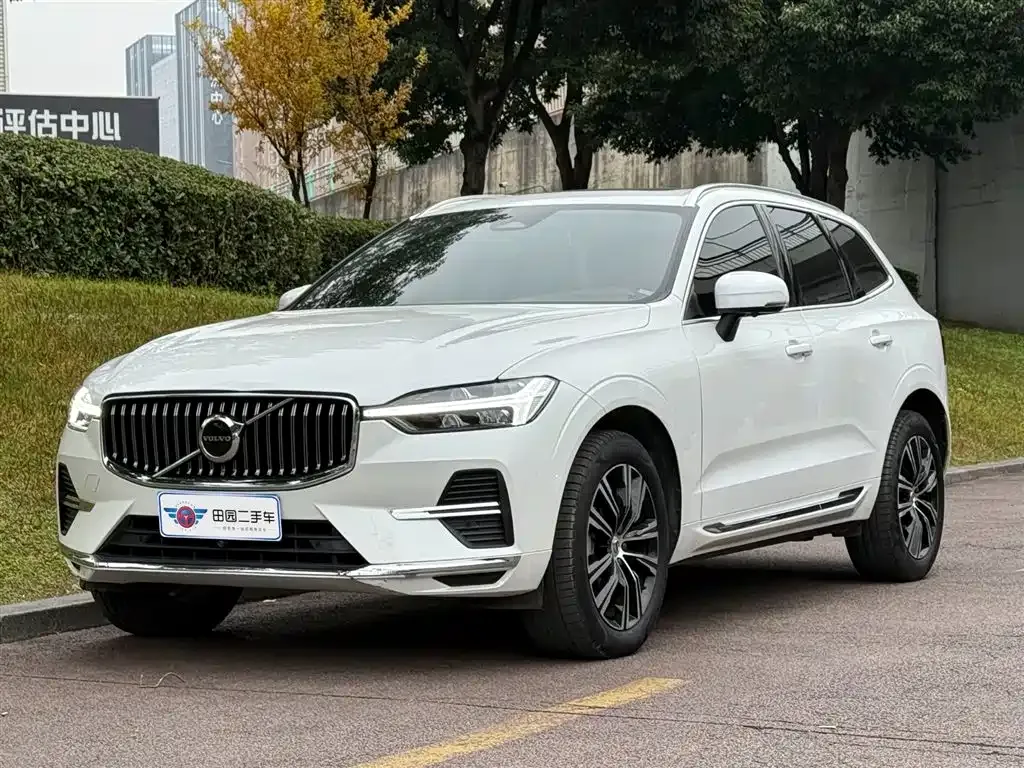 Volvo XC60 — фото 1