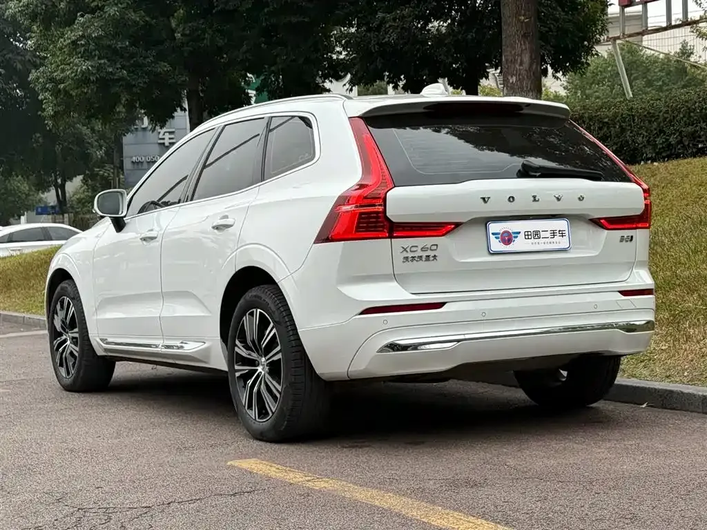 Volvo XC60 — фото 10