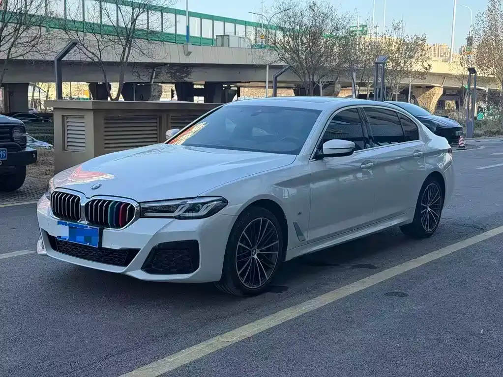 BMW 5 Series — фото 1