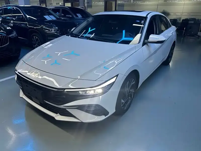 Hyundai Elantra — фото 1