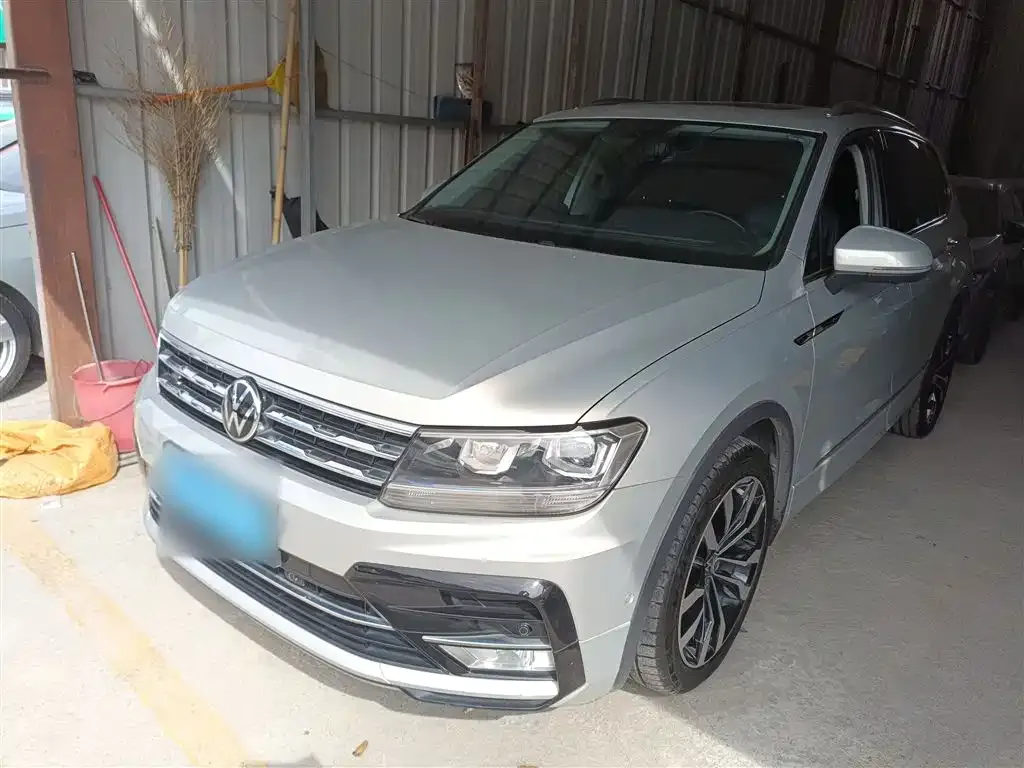 Volkswagen Tiguan L — фото 2