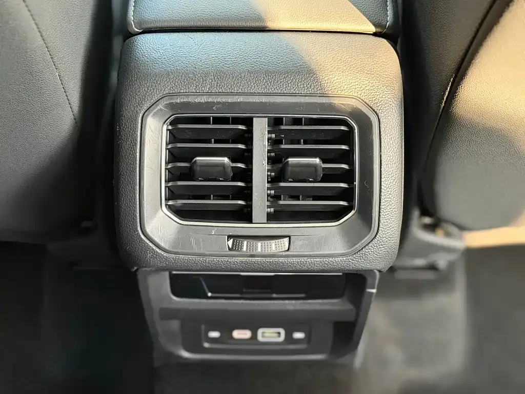 Volkswagen Tiguan L New Energy — фото 4