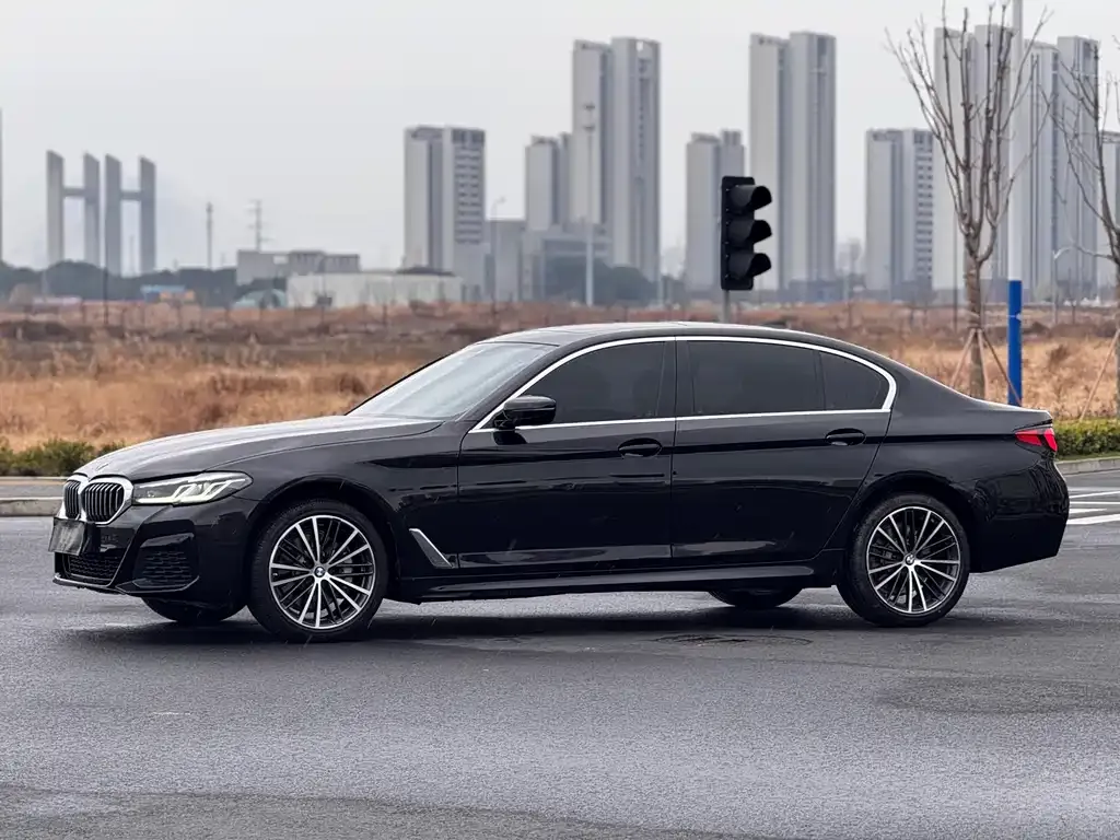 BMW 5 Series — фото 10