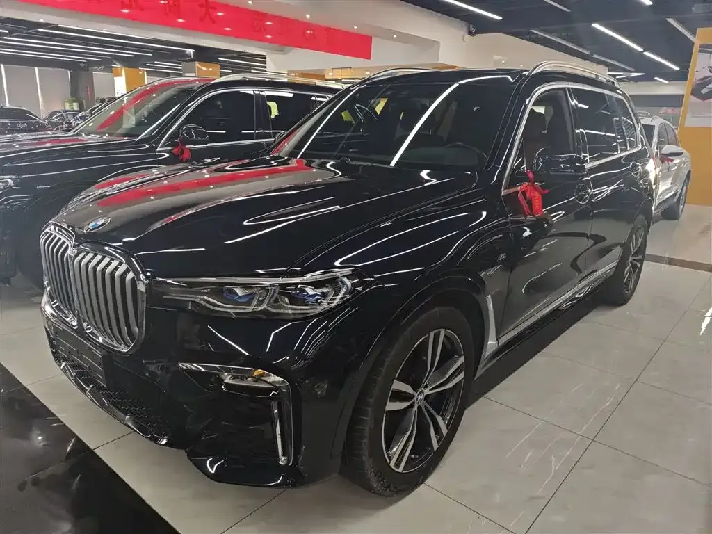BMW X7 — фото 1
