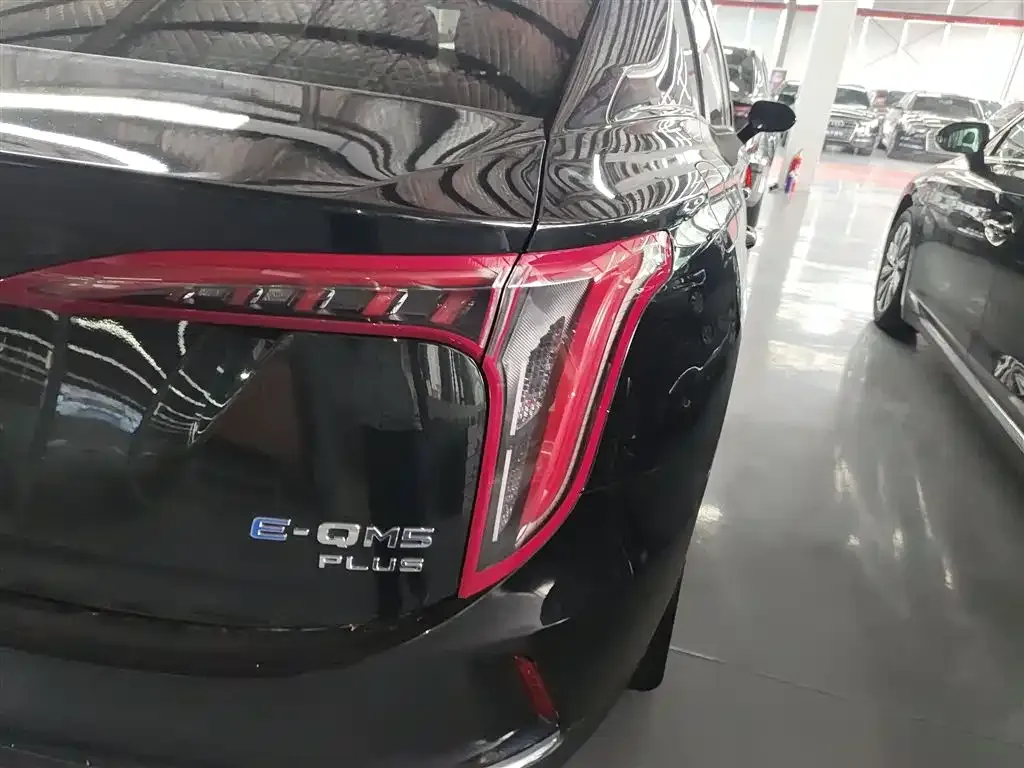 Hongqi E-QM5 — фото 8