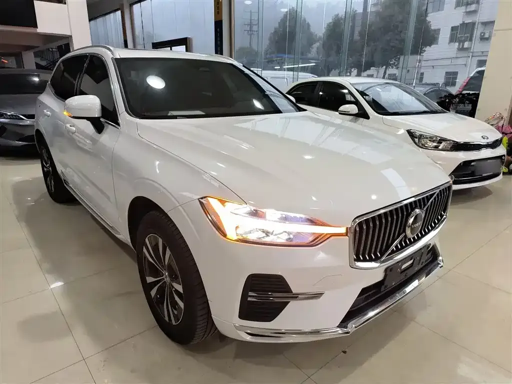 Volvo XC60 — фото 9