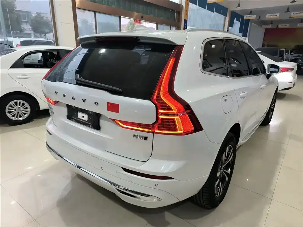 Volvo XC60 — фото 7