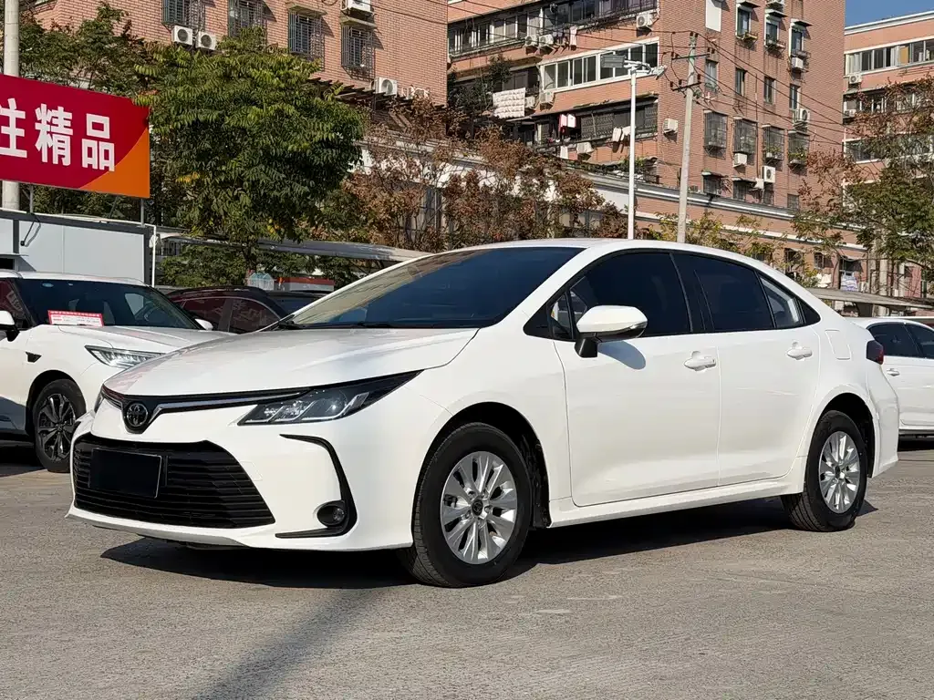 Toyota Corolla — фото 1