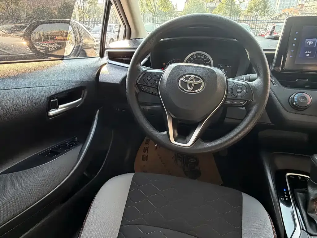Toyota Corolla — фото 7