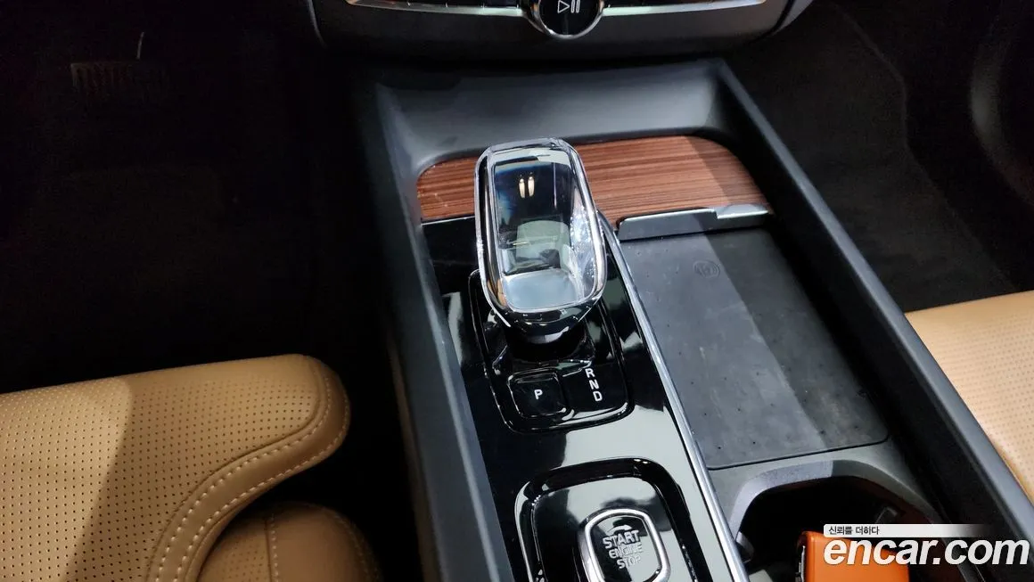 Volvo XC60 — фото 10