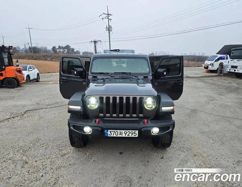 Jeep Wrangler — фото 1