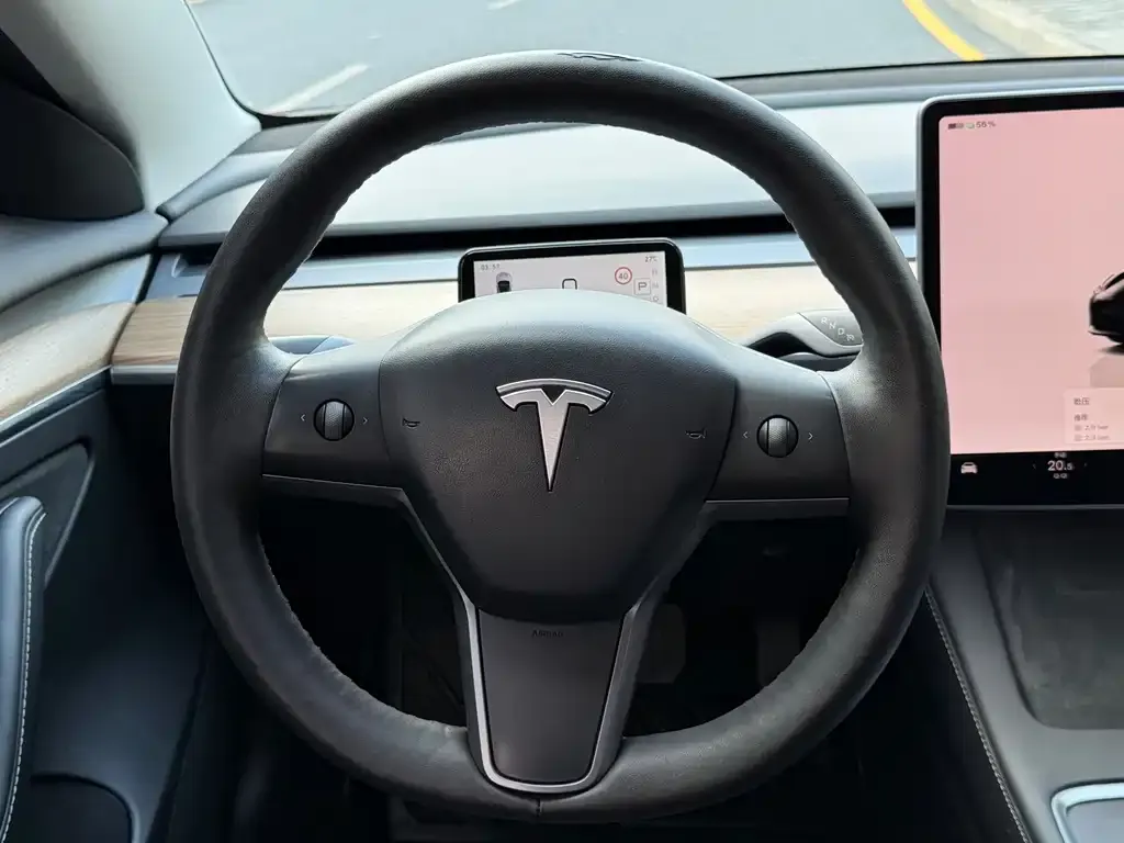 Tesla Model 3 — фото 10