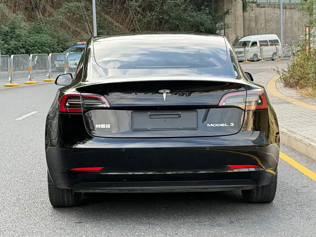 Tesla Model 3 — фото 5