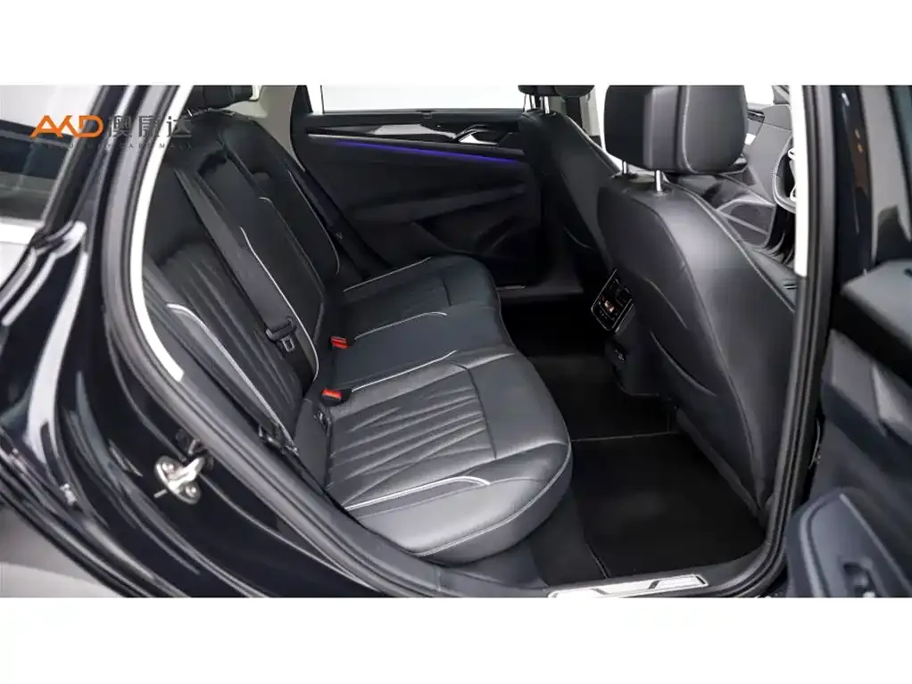 Volkswagen Passat New Energy — фото 10