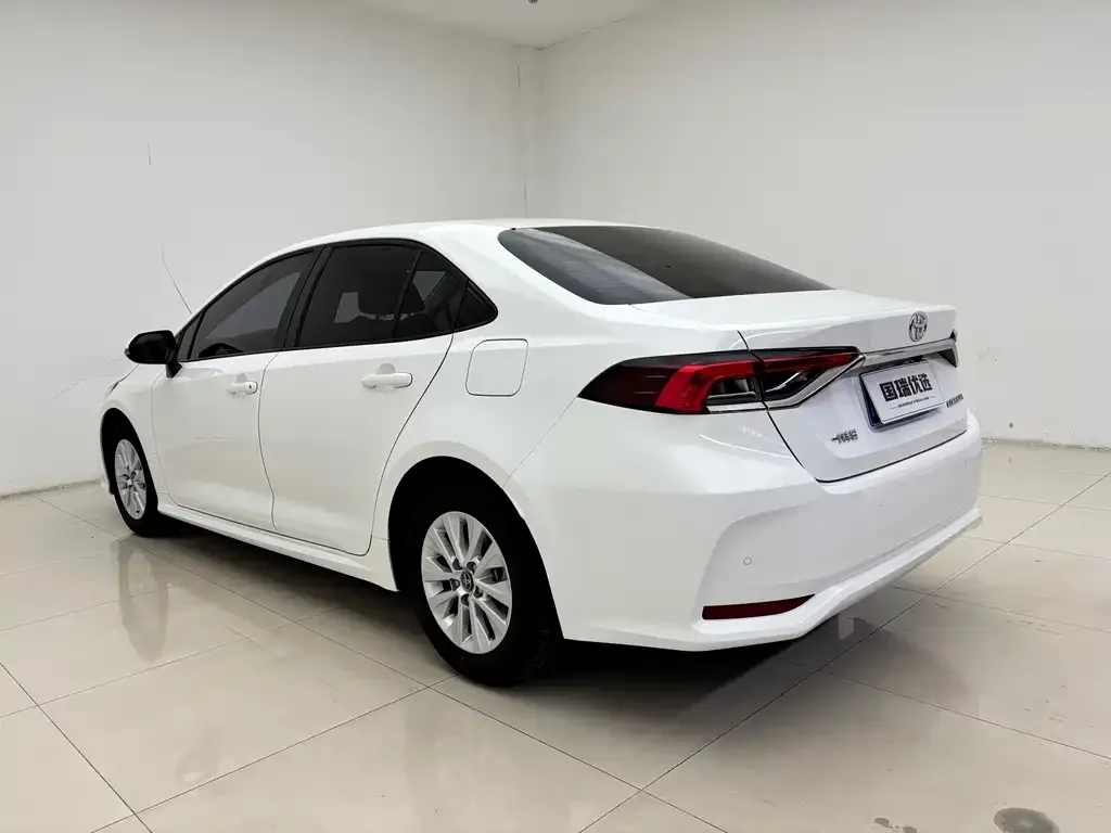 Toyota Corolla — фото 4