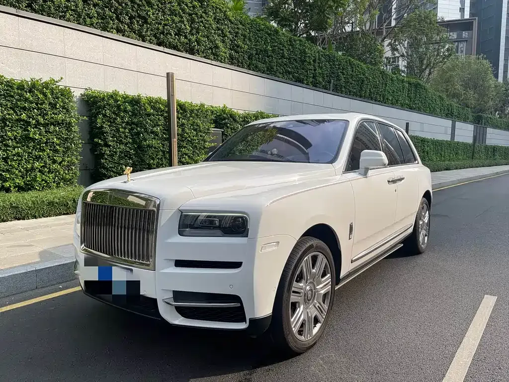 Rolls-Royce Cullinan — фото 1