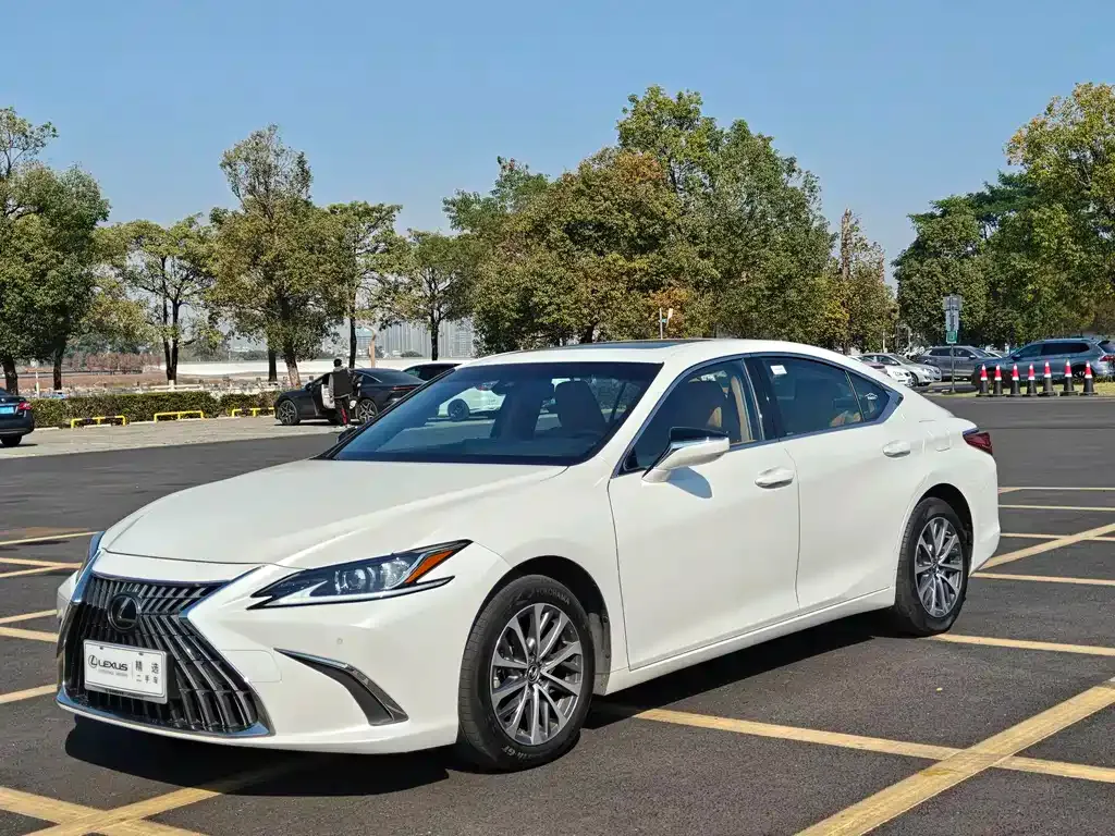 Lexus ES — фото 6