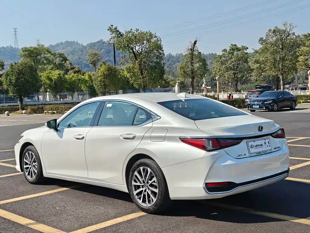 Lexus ES — фото 5