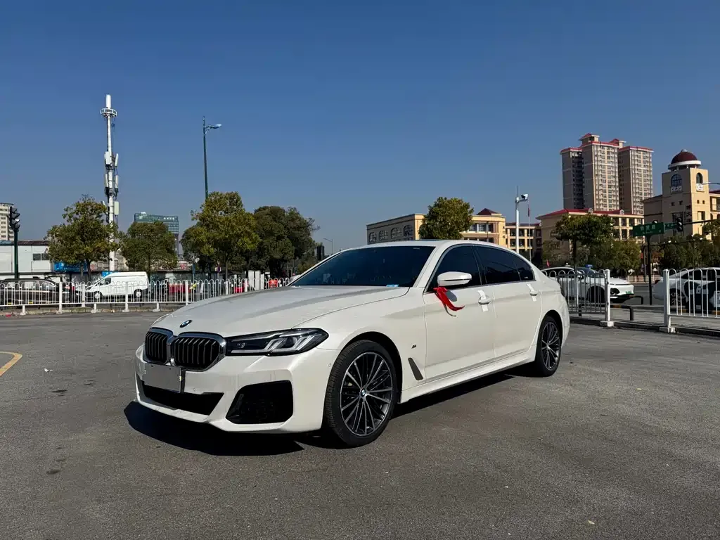 BMW 5 Series — фото 1