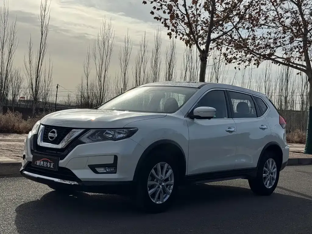 Nissan X-Trail — фото 1