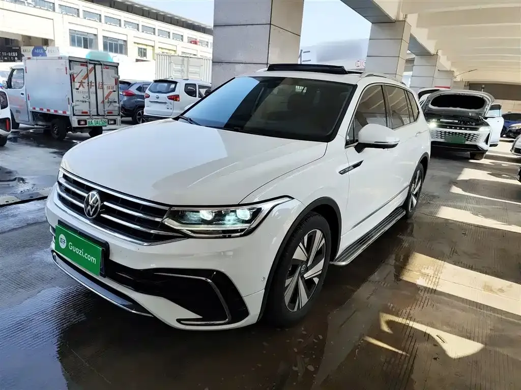 Volkswagen Tiguan L — фото 1