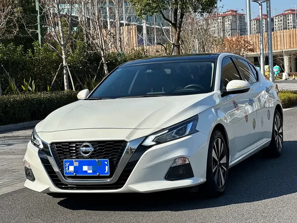 Nissan Teana — фото 1