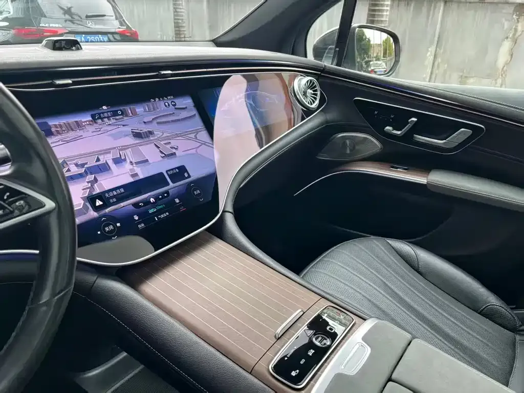 Mercedes-Benz EQS SUV — фото 9