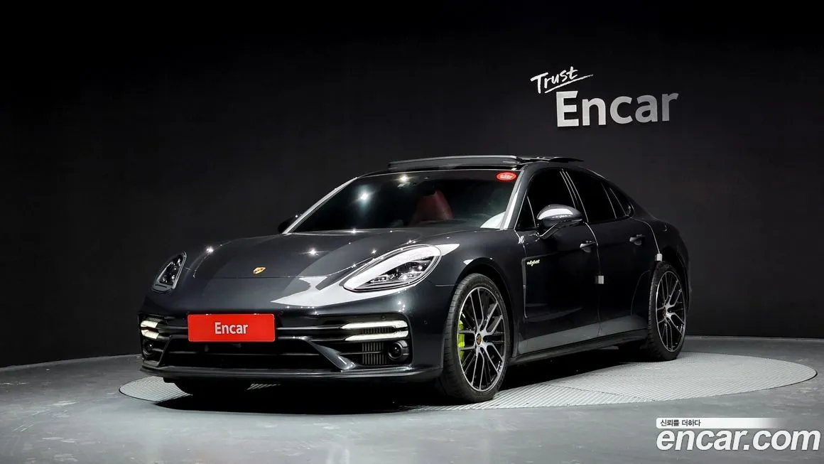 Porsche Panamera — фото 1