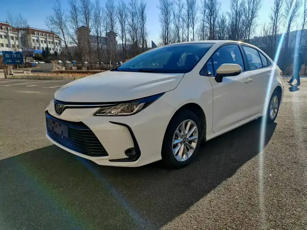 Toyota Corolla — фото 1