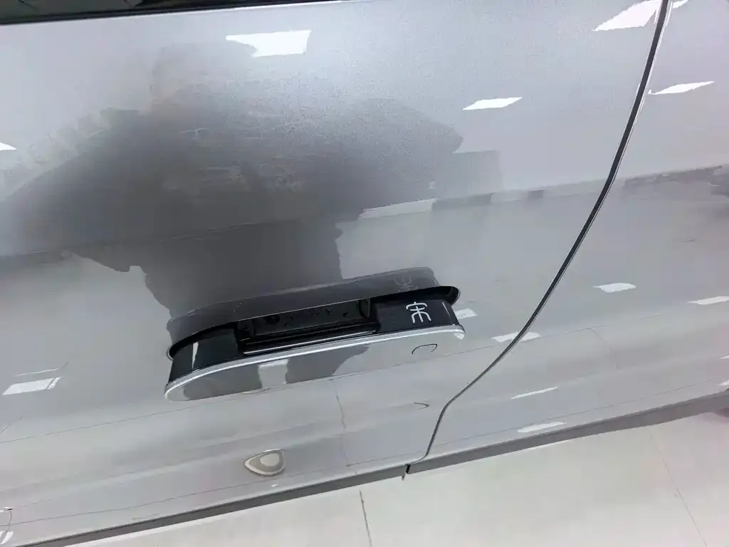 BYD L DM-i — фото 2