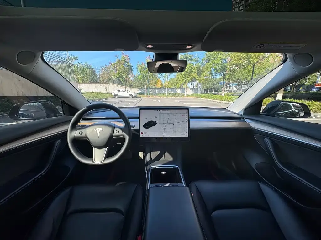 Tesla Model 3 — фото 3