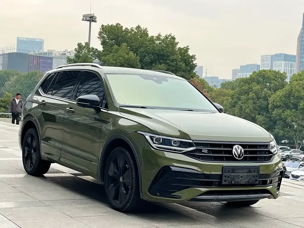 Volkswagen Tiguan L — фото 2