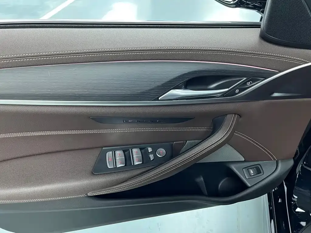 BMW 5 Series — фото 10