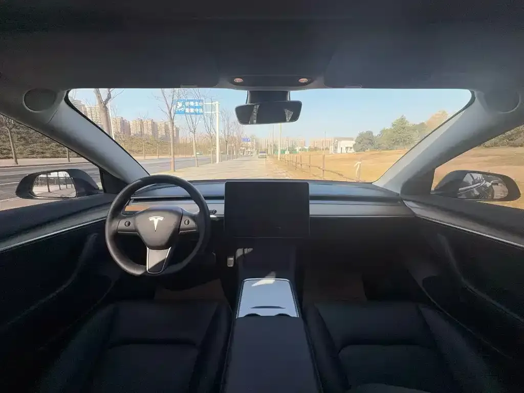 Tesla Model 3 — фото 5