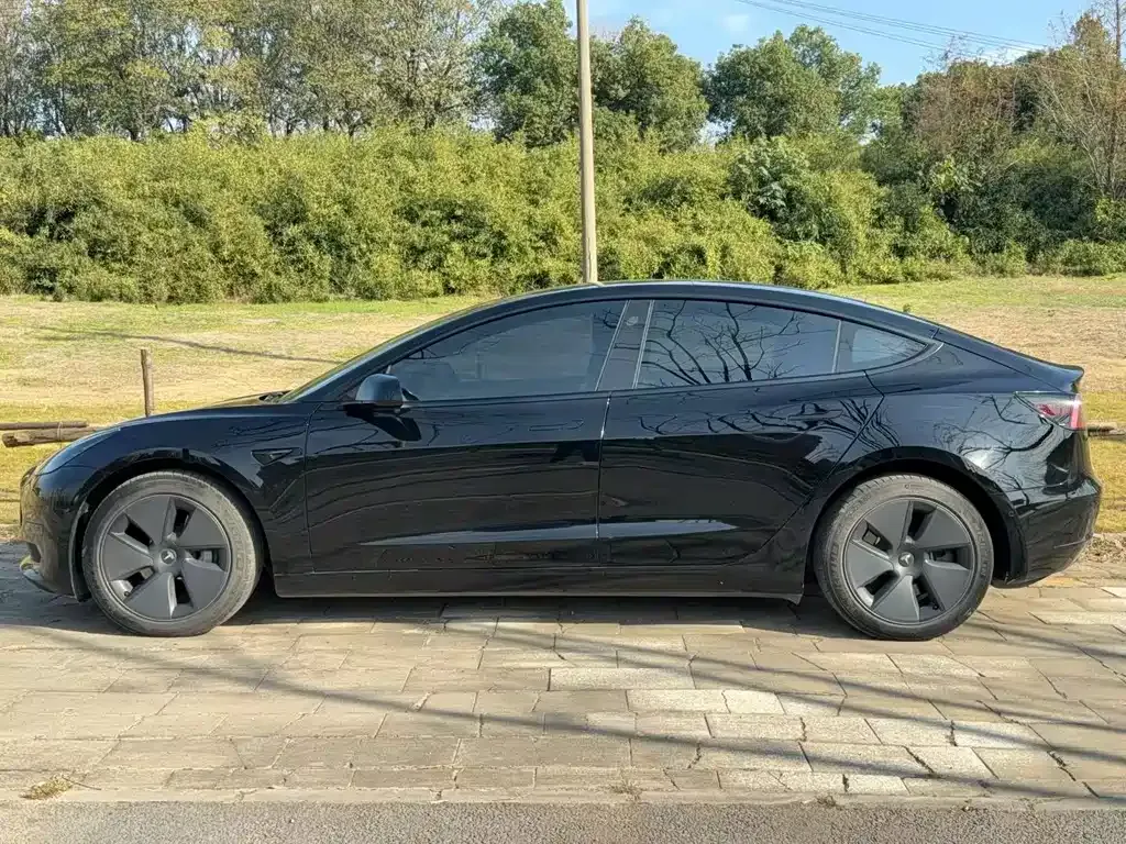 Tesla Model 3 — фото 7