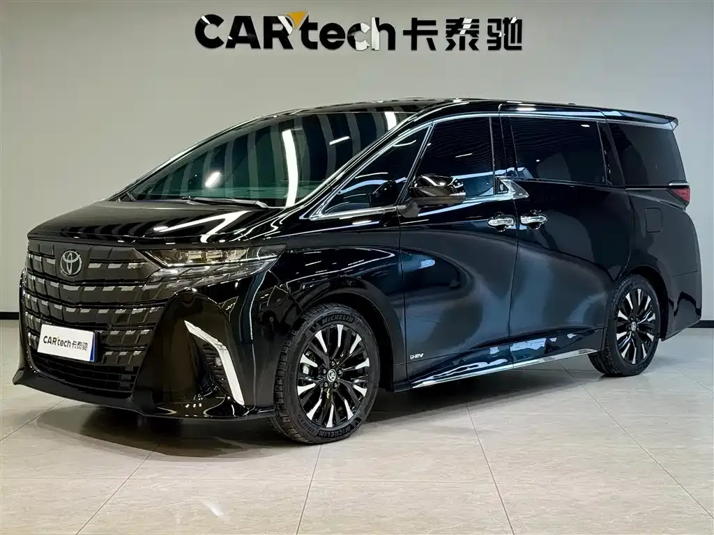 Toyota Alphard — фото 1