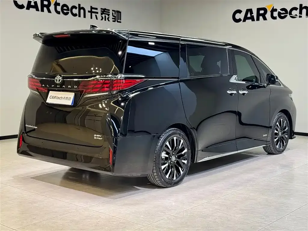 Toyota Alphard — фото 4