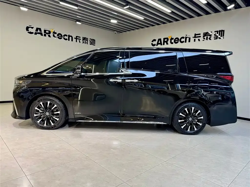 Toyota Alphard — фото 6