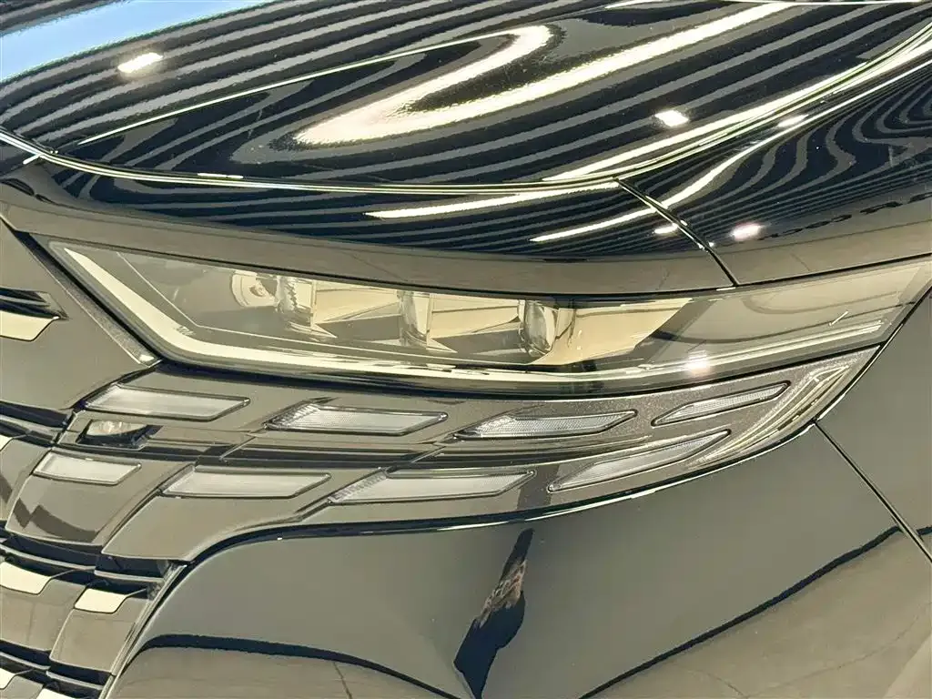 Toyota Alphard — фото 7