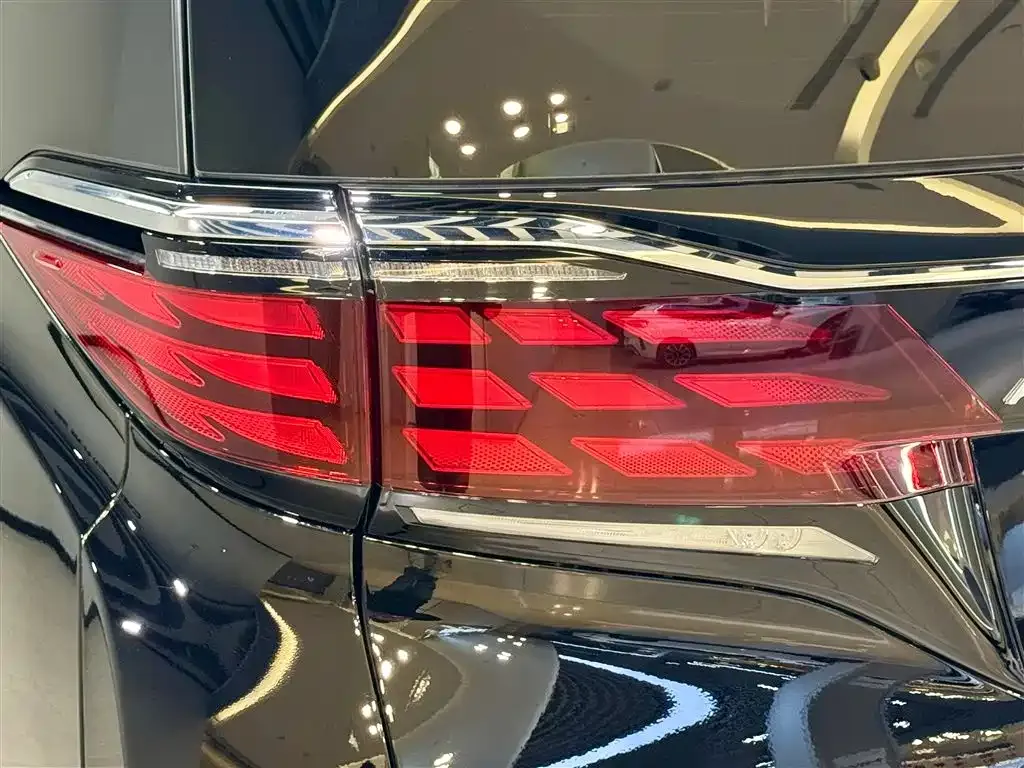 Toyota Alphard — фото 5