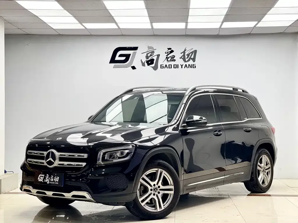 Mercedes-Benz GLB — фото 1
