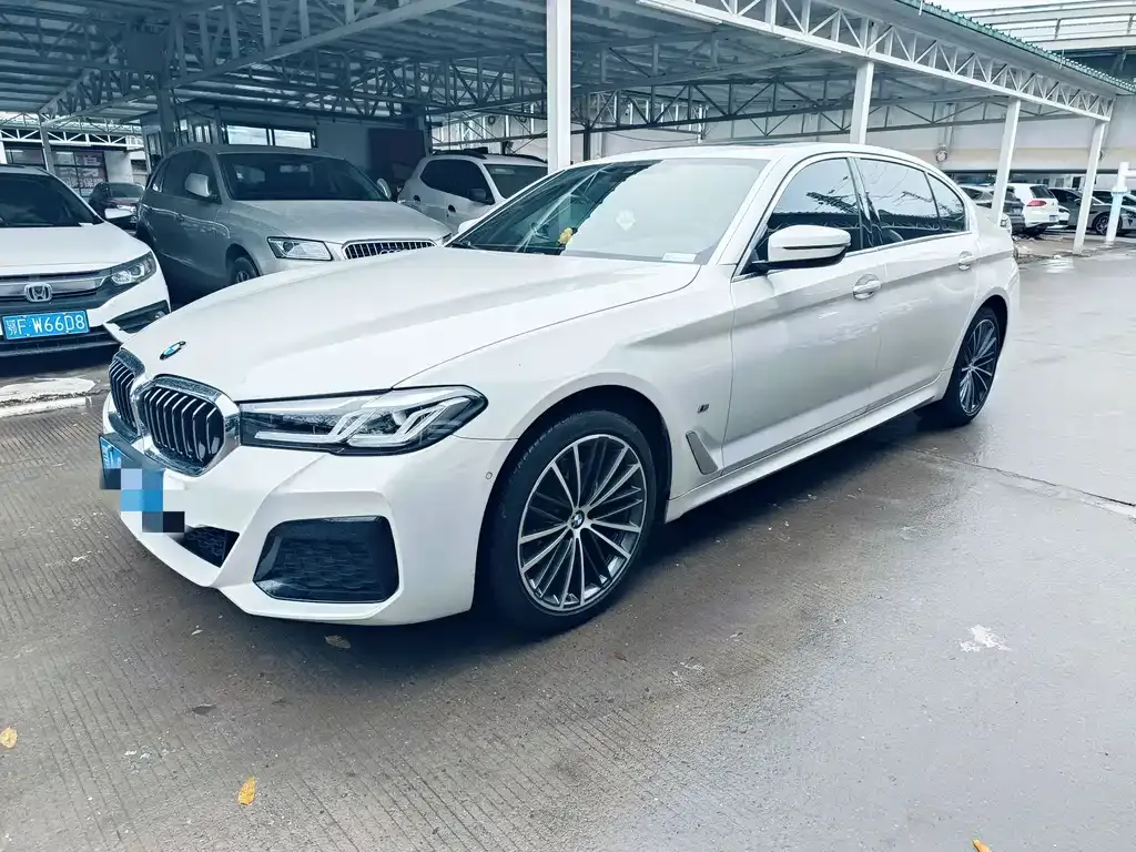 BMW 5 Series — фото 1
